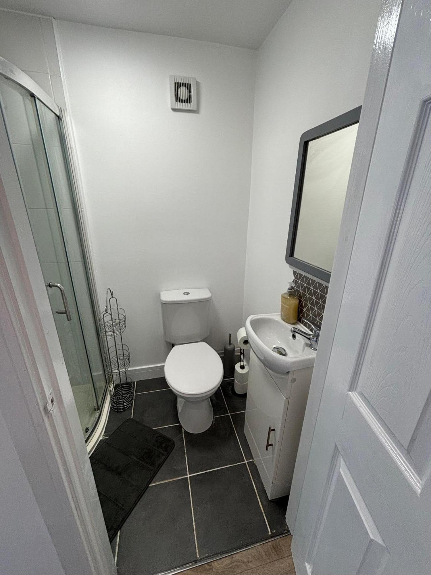 Modern & Cozy Gem - 10Min To City Center - Parking York Extérieur photo