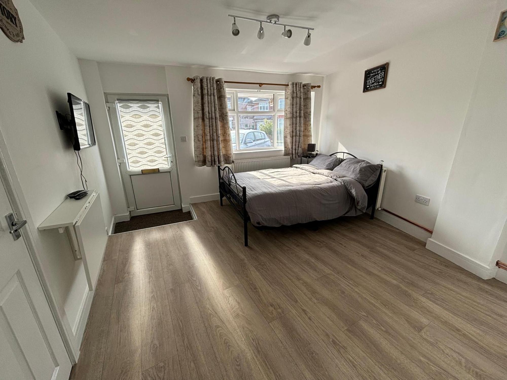 Modern & Cozy Gem - 10Min To City Center - Parking York Extérieur photo