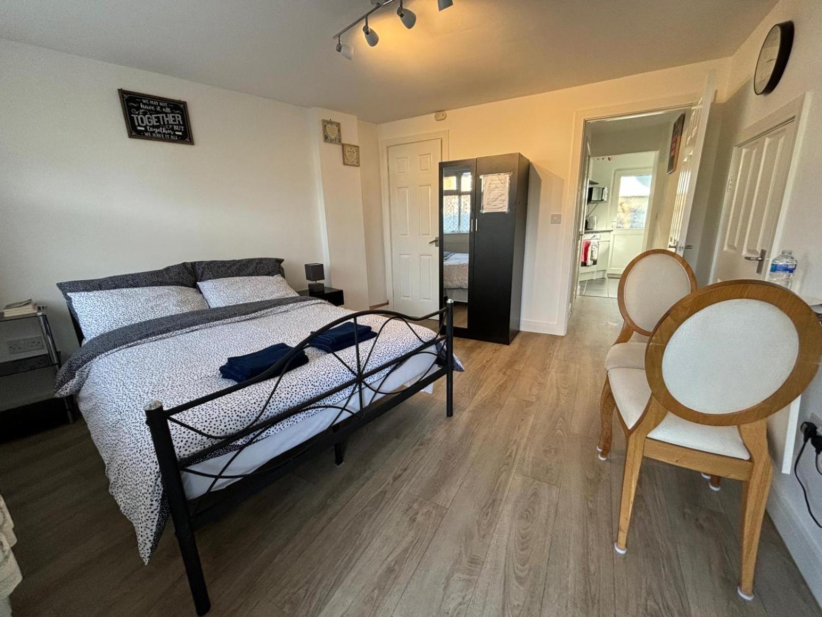 Modern & Cozy Gem - 10Min To City Center - Parking York Extérieur photo