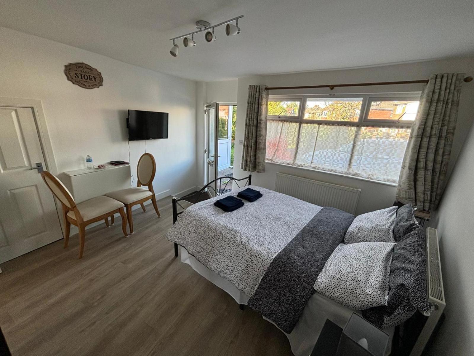 Modern & Cozy Gem - 10Min To City Center - Parking York Extérieur photo